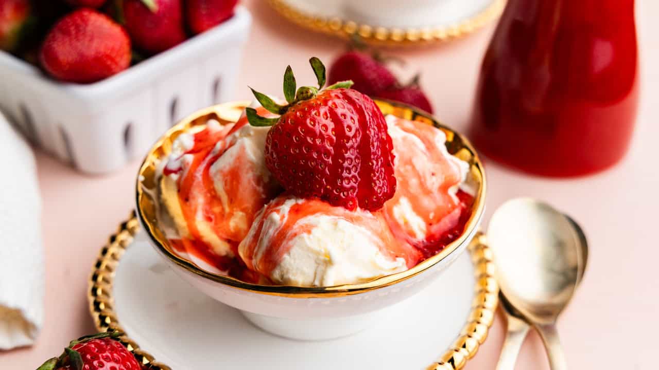 Easy Homemade Strawberry Syrup: Better Than Store-Bought!